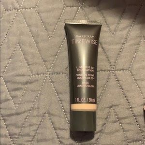 Luminous 3D foundation